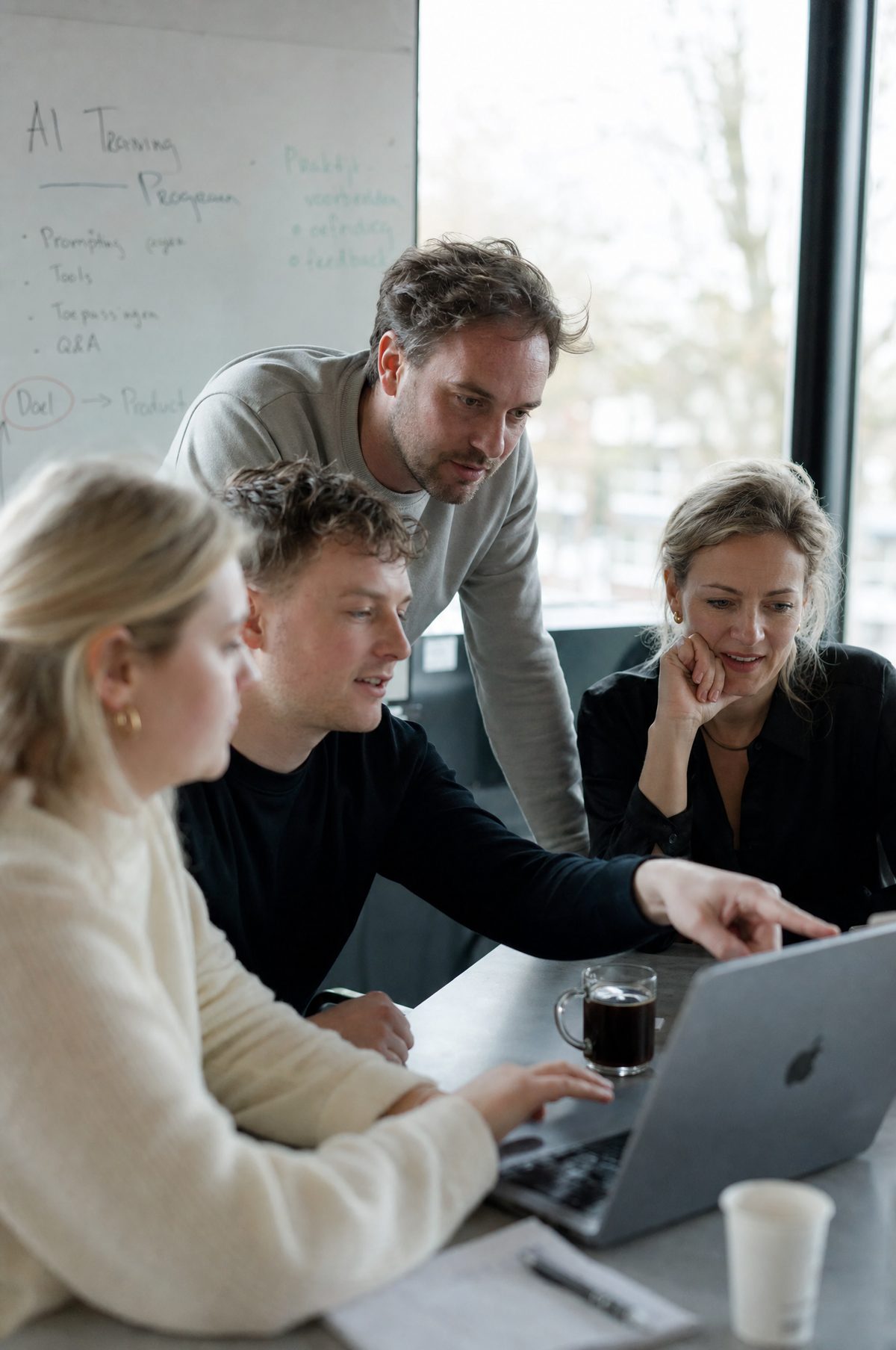 Team volgt samen een IT-training op kantoor
