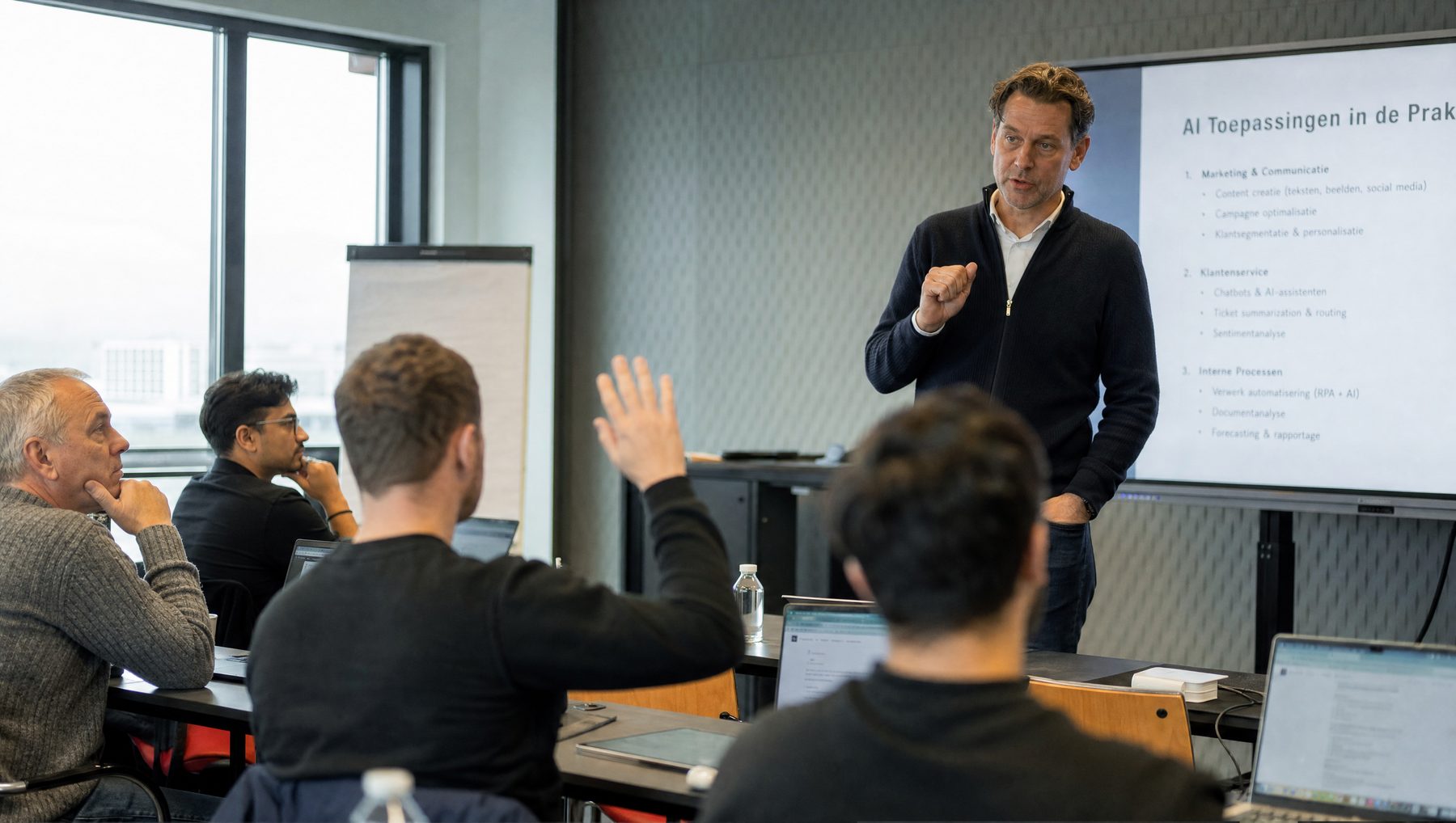 Klassikale IT-training met trainer en groep deelnemers